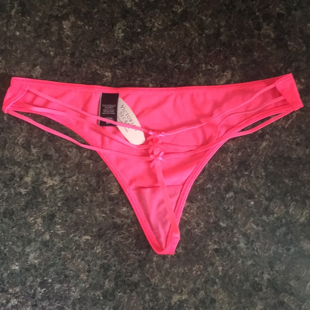 NWT Vict. Secret V-String Thong